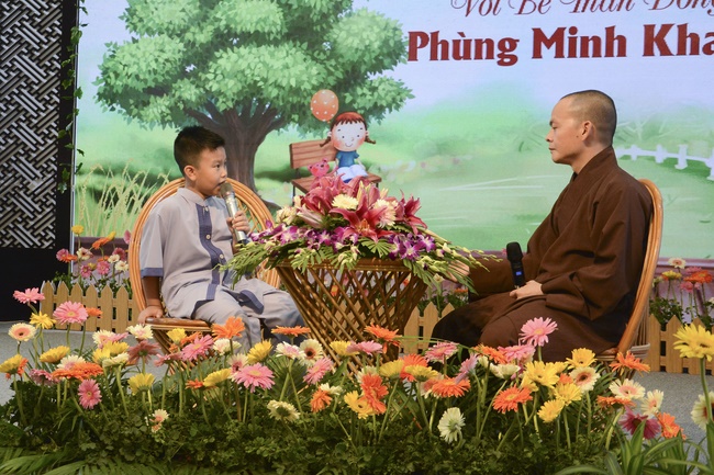 Khóa tu thiếu nhi Em Về Bên Phật