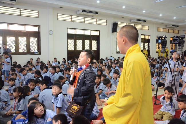 Khóa tu thiếu nhi Em Về Bên Phật