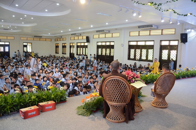 Khóa tu thiếu nhi Em Về Bên Phật