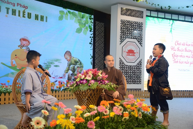 Khóa tu thiếu nhi Em Về Bên Phật