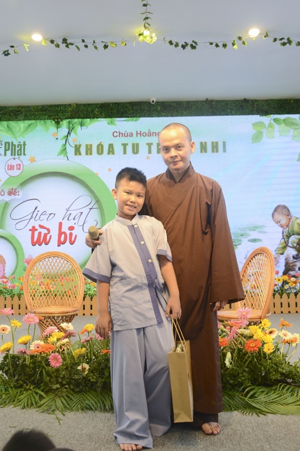 Khóa tu thiếu nhi Em Về Bên Phật