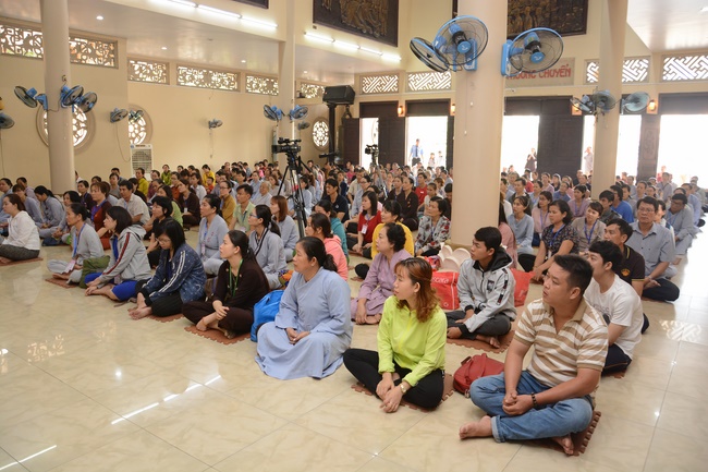 Khóa tu thiếu nhi Em Về Bên Phật