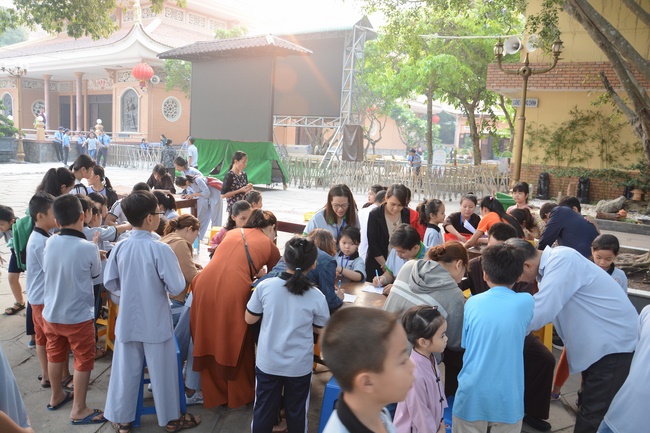 Khóa tu thiếu nhi Em Về Bên Phật