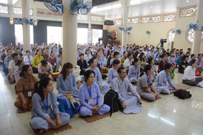 Khóa tu thiếu nhi Em Về Bên Phật