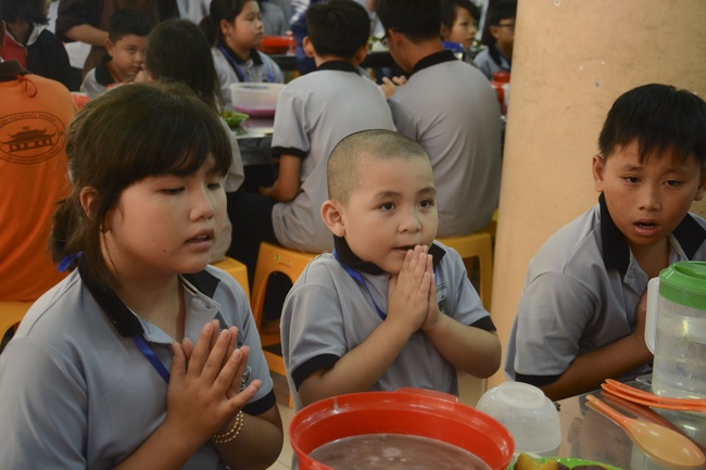 Khóa tu thiếu nhi Em Về Bên Phật