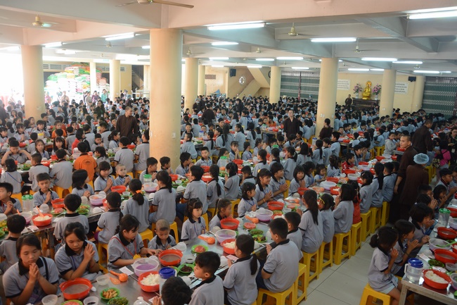 Khóa tu thiếu nhi Em Về Bên Phật