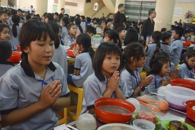 Khóa tu thiếu nhi Em Về Bên Phật