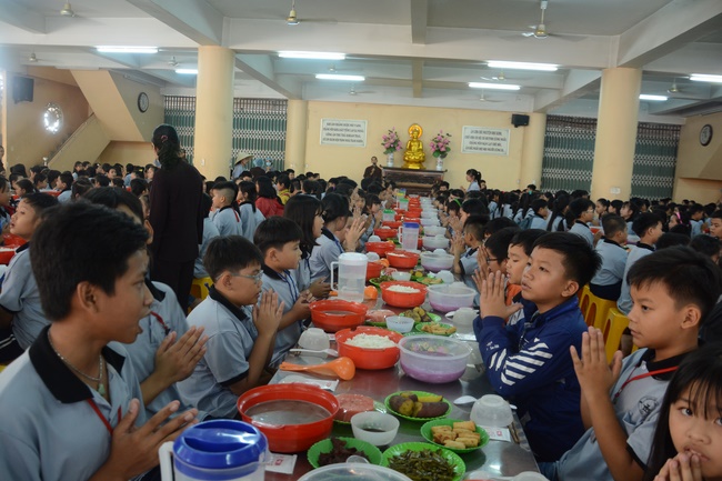 Khóa tu thiếu nhi Em Về Bên Phật