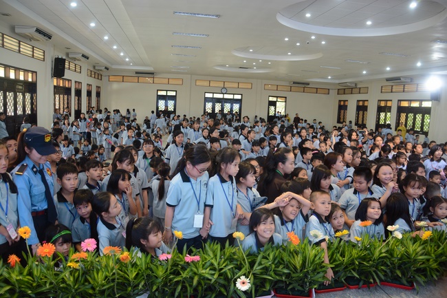 Khóa tu thiếu nhi Em Về Bên Phật