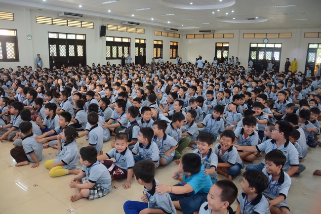 Khóa tu thiếu nhi Em Về Bên Phật