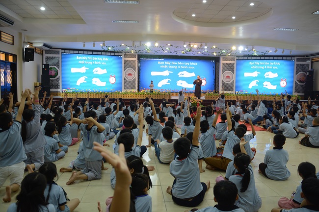 Khóa tu thiếu nhi Em Về Bên Phật