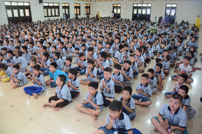 Khóa tu thiếu nhi Em Về Bên Phật