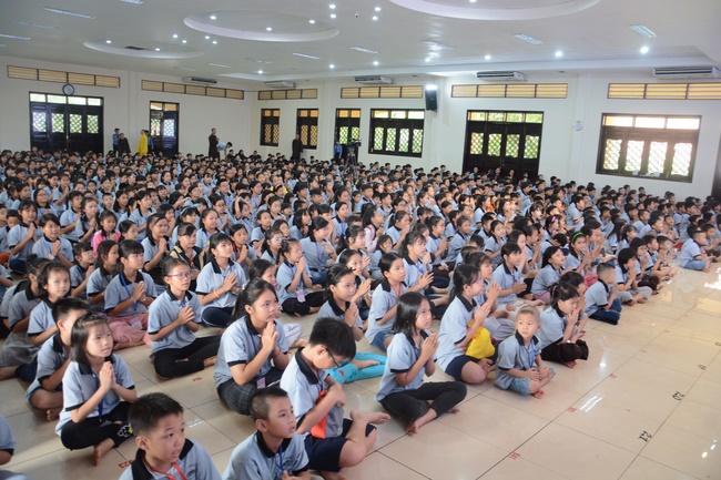 Khóa tu thiếu nhi Em Về Bên Phật