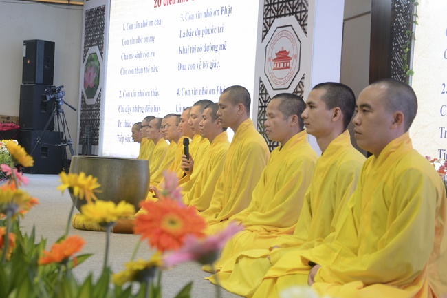 Khóa tu thiếu nhi Em Về Bên Phật