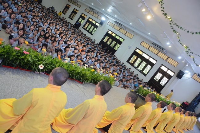 Khóa tu thiếu nhi Em Về Bên Phật