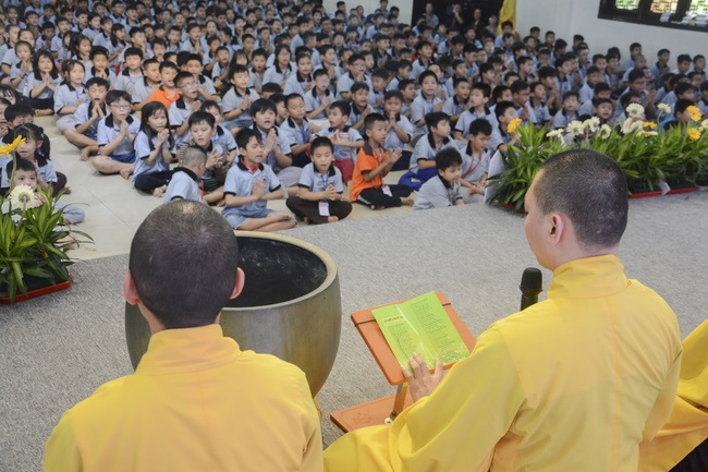 Khóa tu thiếu nhi Em Về Bên Phật