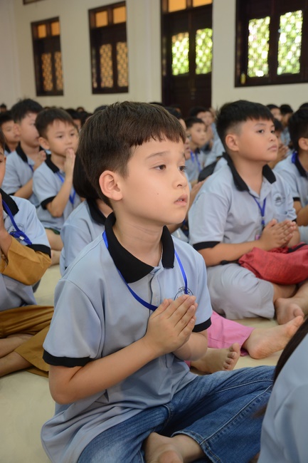 Khóa tu thiếu nhi Em Về Bên Phật