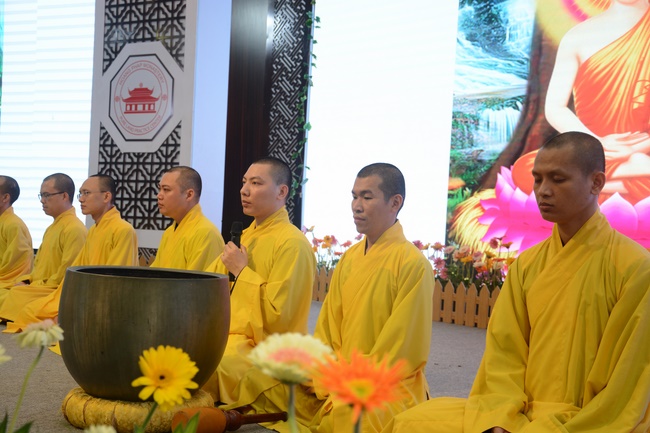 Khóa tu thiếu nhi Em Về Bên Phật