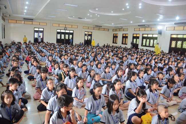 Khóa tu thiếu nhi Em Về Bên Phật