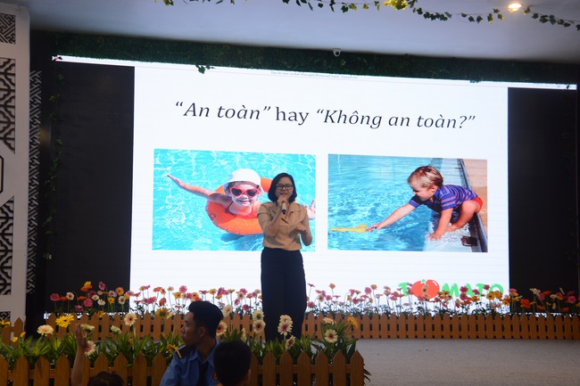 Khóa tu thiếu nhi Em Về Bên Phật