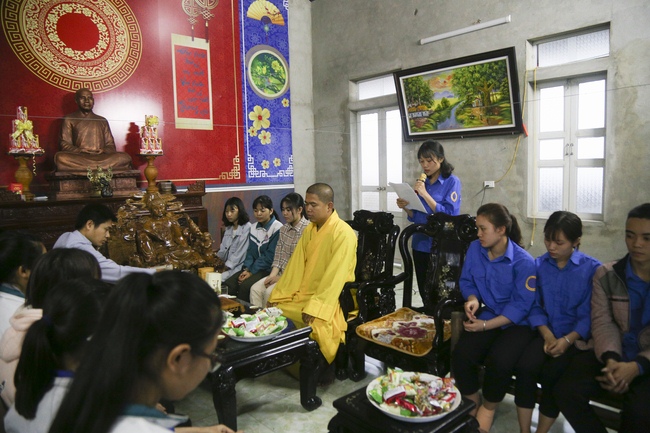The ceremony of refuging on the Three Jewels at Dong Cao Pagoda - Thanh Hoa