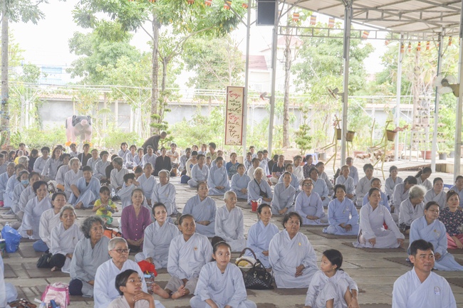 Tu niệm Phật một ngày tại chùa Hoằng Pháp Cambodia