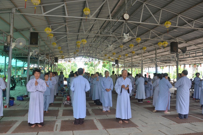 Tu niệm Phật một ngày tại chùa Hoằng Pháp Cambodia