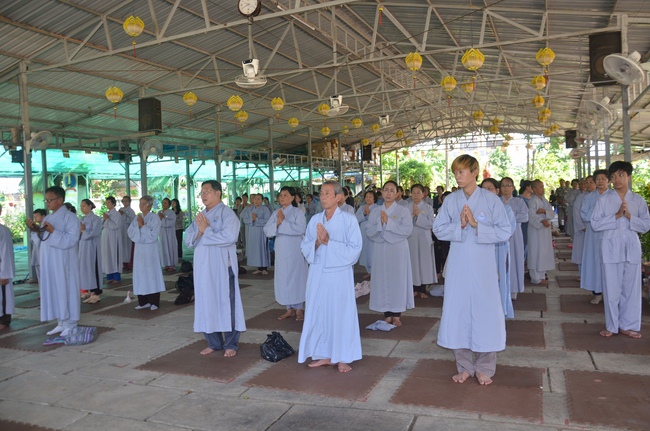 Tu niệm Phật một ngày tại chùa Hoằng Pháp Cambodia