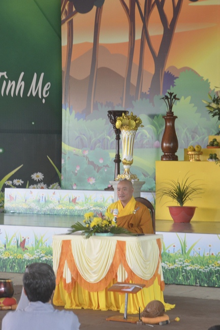 Tu niệm Phật một ngày tại chùa Hoằng Pháp Cambodia