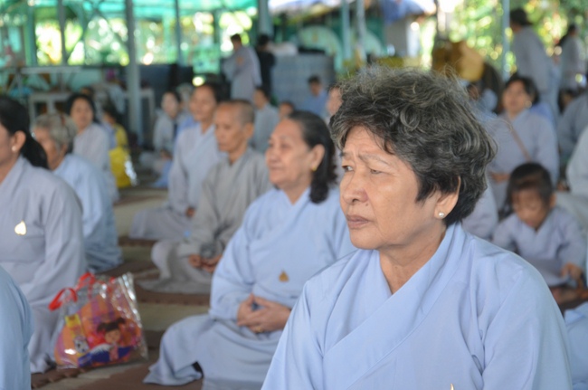 Tu niệm Phật một ngày tại chùa Hoằng Pháp Cambodia