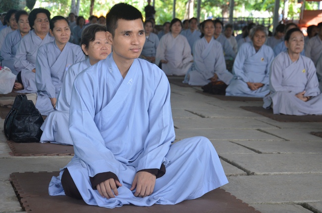 Tu niệm Phật một ngày tại chùa Hoằng Pháp Cambodia