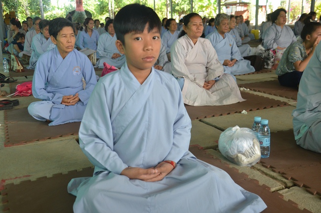 Tu niệm Phật một ngày tại chùa Hoằng Pháp Cambodia