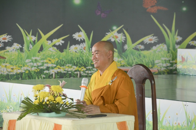 Tu niệm Phật một ngày tại chùa Hoằng Pháp Cambodia