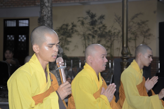 Lễ Ngũ Bách Danh Bồ-tát Quán Thế Âm