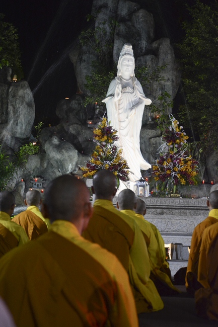 Lễ Ngũ Bách Danh Bồ-tát Quán Thế Âm