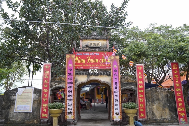 Shimmering candles at Co Tan Pagoda - Hai Duong