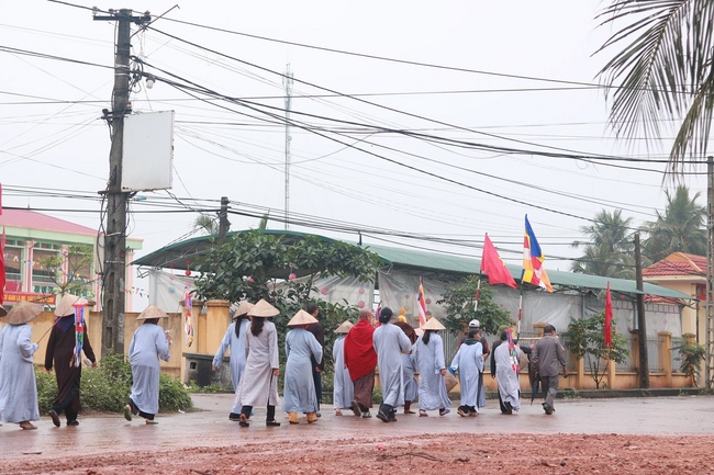 Shimmering candles at Co Tan Pagoda - Hai Duong