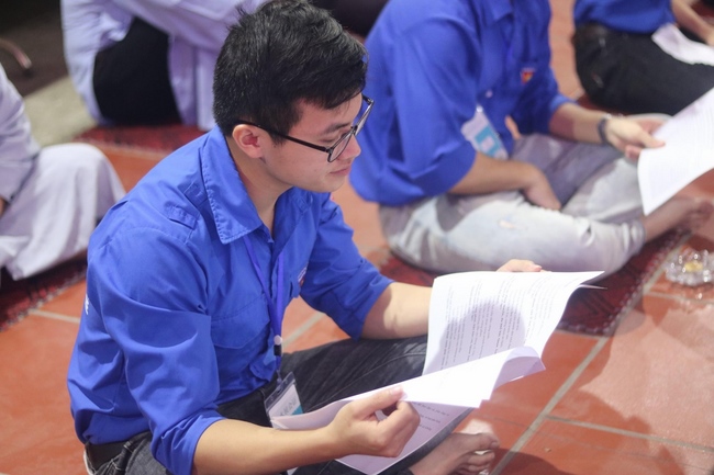 Shimmering candles at Co Tan Pagoda - Hai Duong