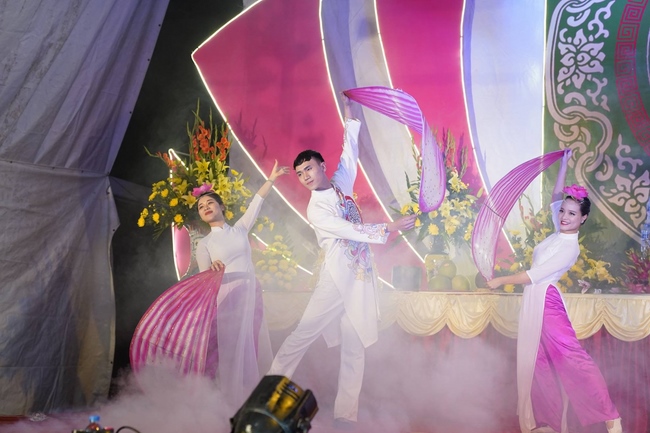 Shimmering candles at Co Tan Pagoda - Hai Duong