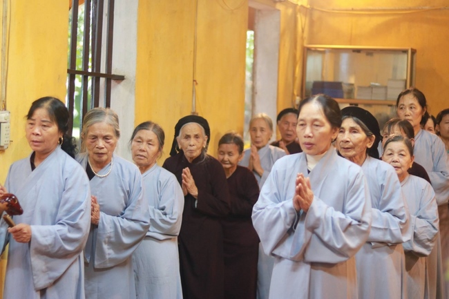 Shimmering candles at Co Tan Pagoda - Hai Duong