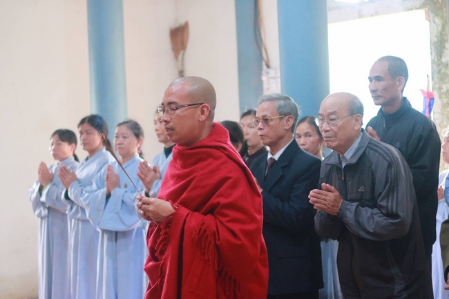 Shimmering candles at Co Tan Pagoda - Hai Duong