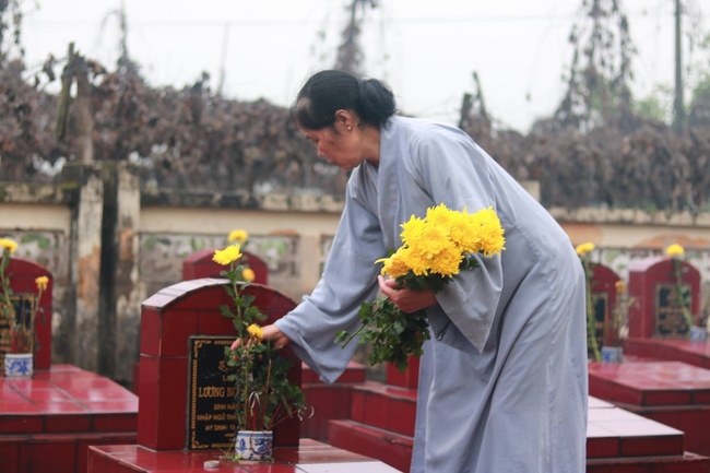 Shimmering candles at Co Tan Pagoda - Hai Duong
