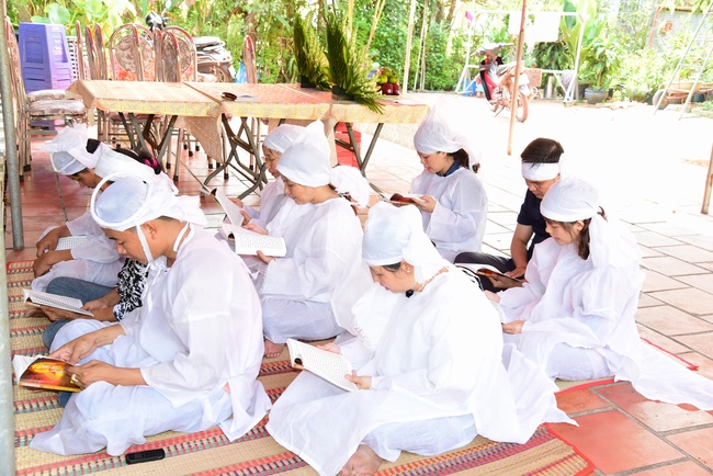 The rite of offering a meal and alms for monks and releasing creatures.