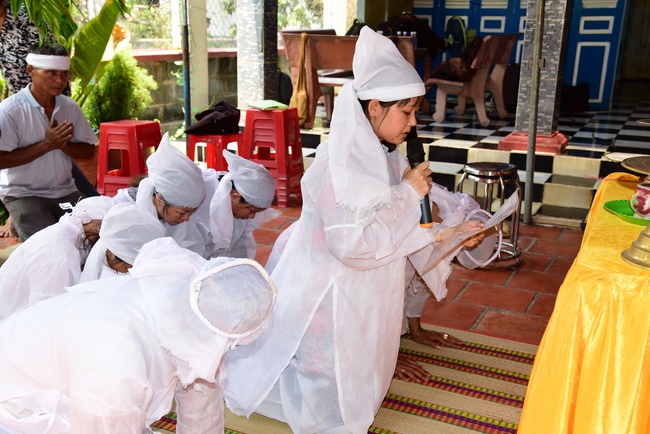 The rite of offering a meal and alms for monks and releasing creatures.