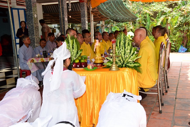 The rite of offering a meal and alms for monks and releasing creatures.