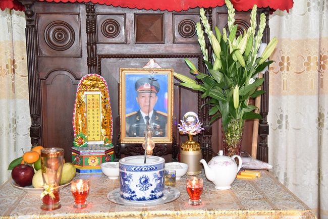 The rite of offering a meal and alms for monks and releasing creatures.