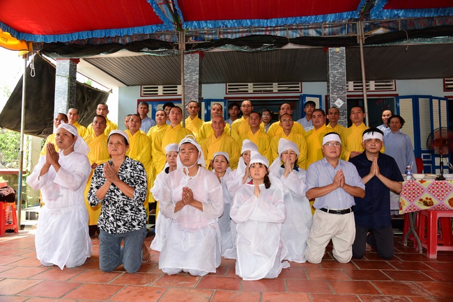 The rite of offering a meal and alms for monks and releasing creatures.