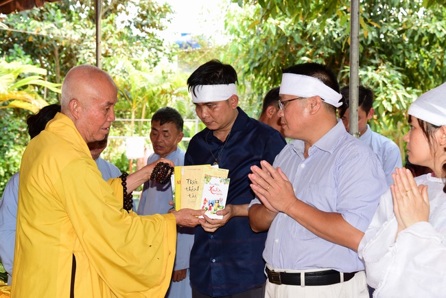 The rite of offering a meal and alms for monks and releasing creatures.