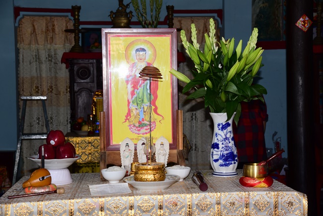 The rite of offering a meal and alms for monks and releasing creatures.