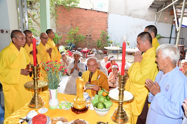 The rite of offering a meal and alms for monks and releasing creatures.
